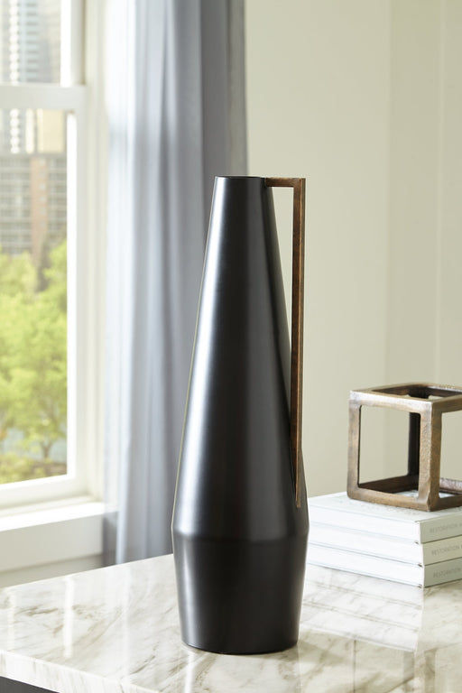 Pouderbell Vase Homeline Furniture