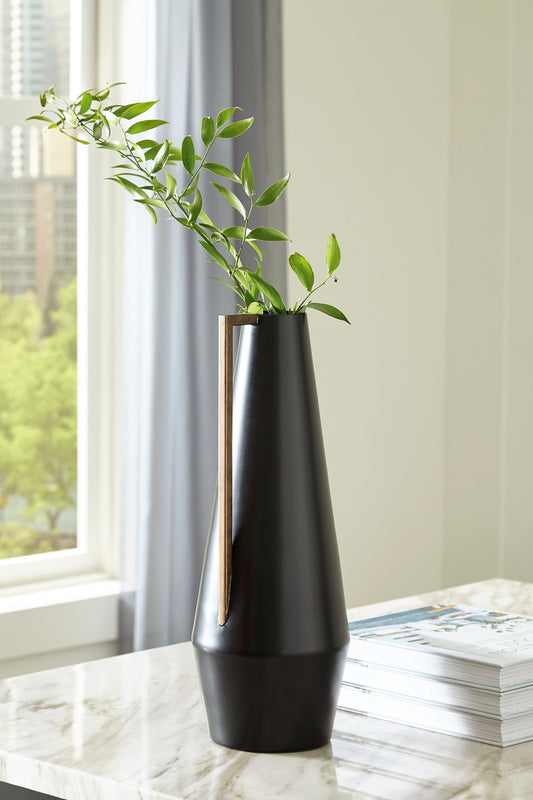 Pouderbell Vase Homeline Furniture