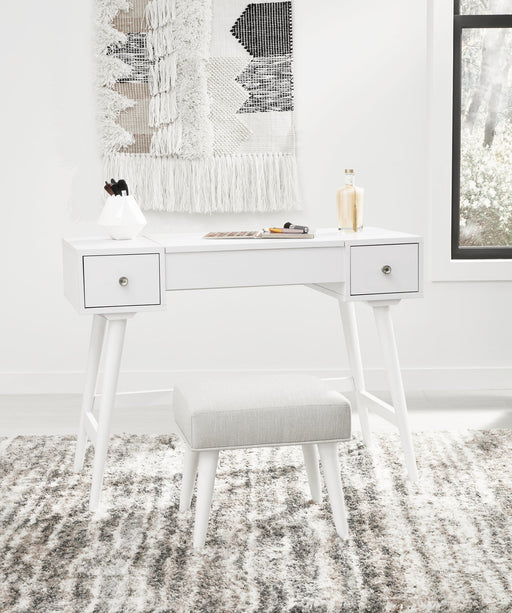 Thadamere Vanity/UPH Stool (2/CN) Homeline Furniture