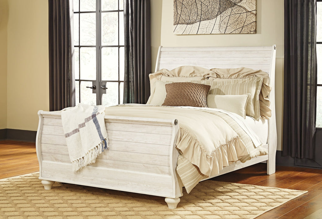 Willowton Queen Sleigh Bed with Mirrored Dresser, Chest and 2 Nightstands Homeline Furniture