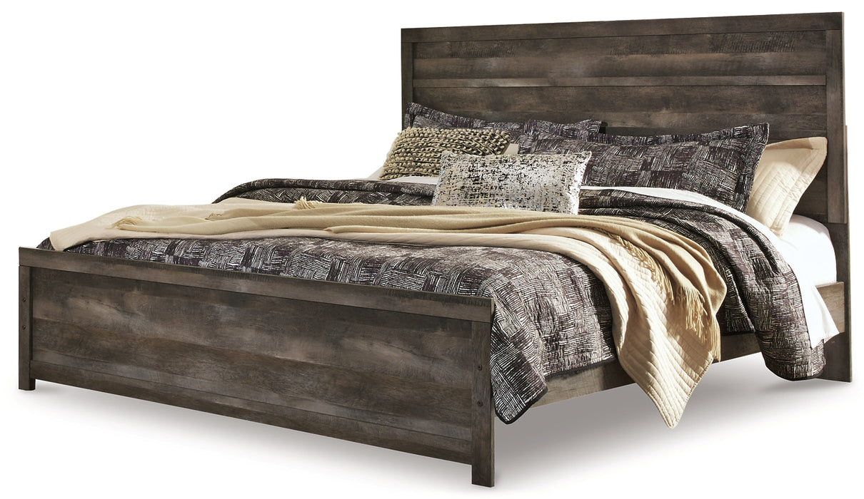 Wynnlow King Panel Bed with Mirrored Dresser Homeline Furniture