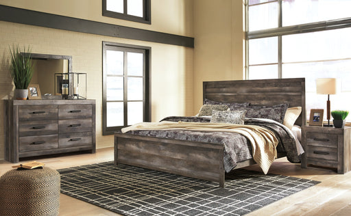 Wynnlow King Panel Bed with Mirrored Dresser and 2 Nightstands Homeline Furniture