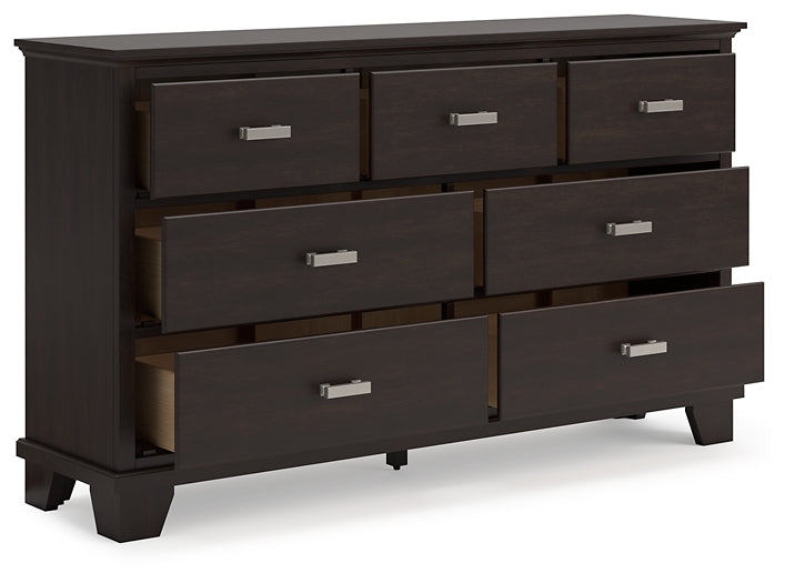 Covetown Queen Panel Bed with Dresser and Nightstand