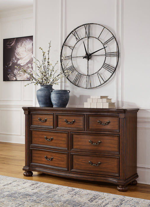 Lavinton King Panel Bed with Dresser and Nightstand