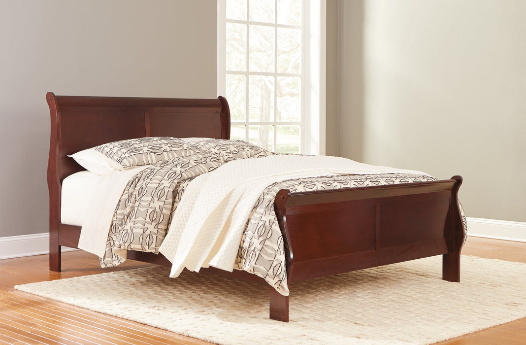 Alisdair King Sleigh Bed with 2 Nightstands Homeline Furniture