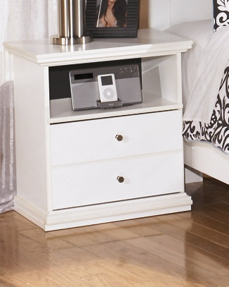 Bostwick Shoals King Panel Bed with Mirrored Dresser and 2 Nightstands Homeline Furniture