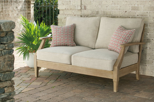 Clare View Loveseat w/Cushion Homeline Furniture