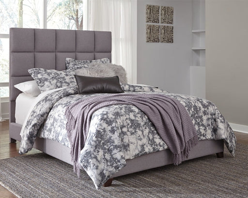 Dolante Queen Upholstered Bed Homeline Furniture