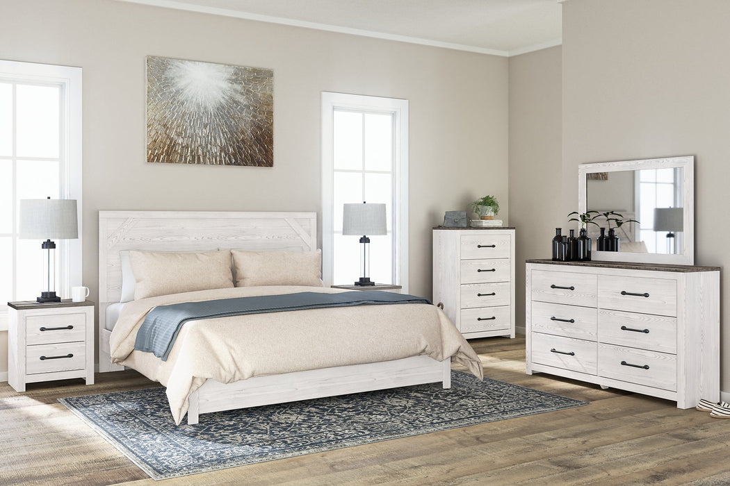 Gerridan King Panel Bed with Mirrored Dresser Homeline Furniture