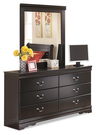 Huey Vineyard Dresser and Mirror Homeline Furniture