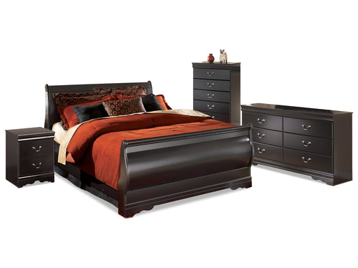 Huey Vineyard Queen Sleigh Bed with Mirrored Dresser and Nightstand Homeline Furniture