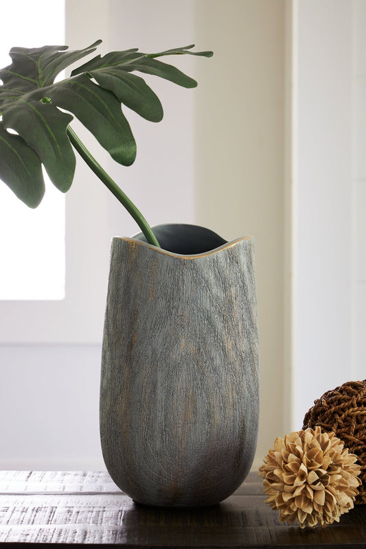 Iverly Vase Homeline Furniture