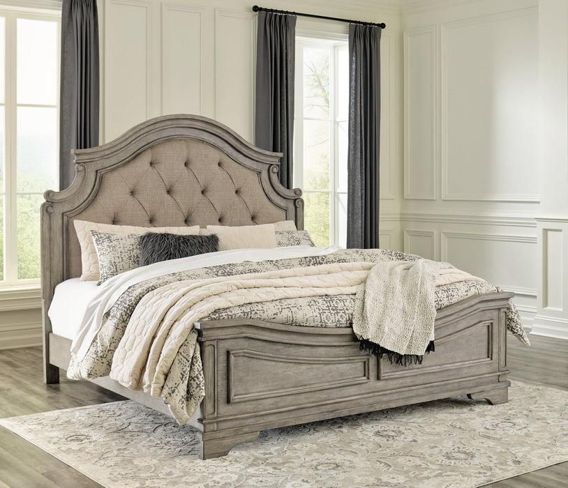 Lodenbay California King Panel Bed with Dresser Homeline Furniture