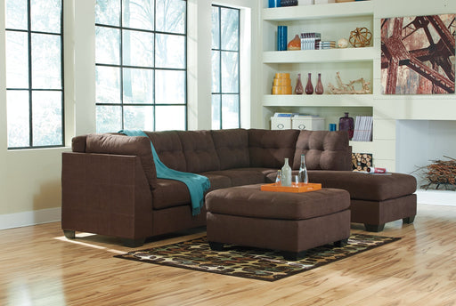 Maier 2-Piece Sectional with Ottoman Homeline Furniture